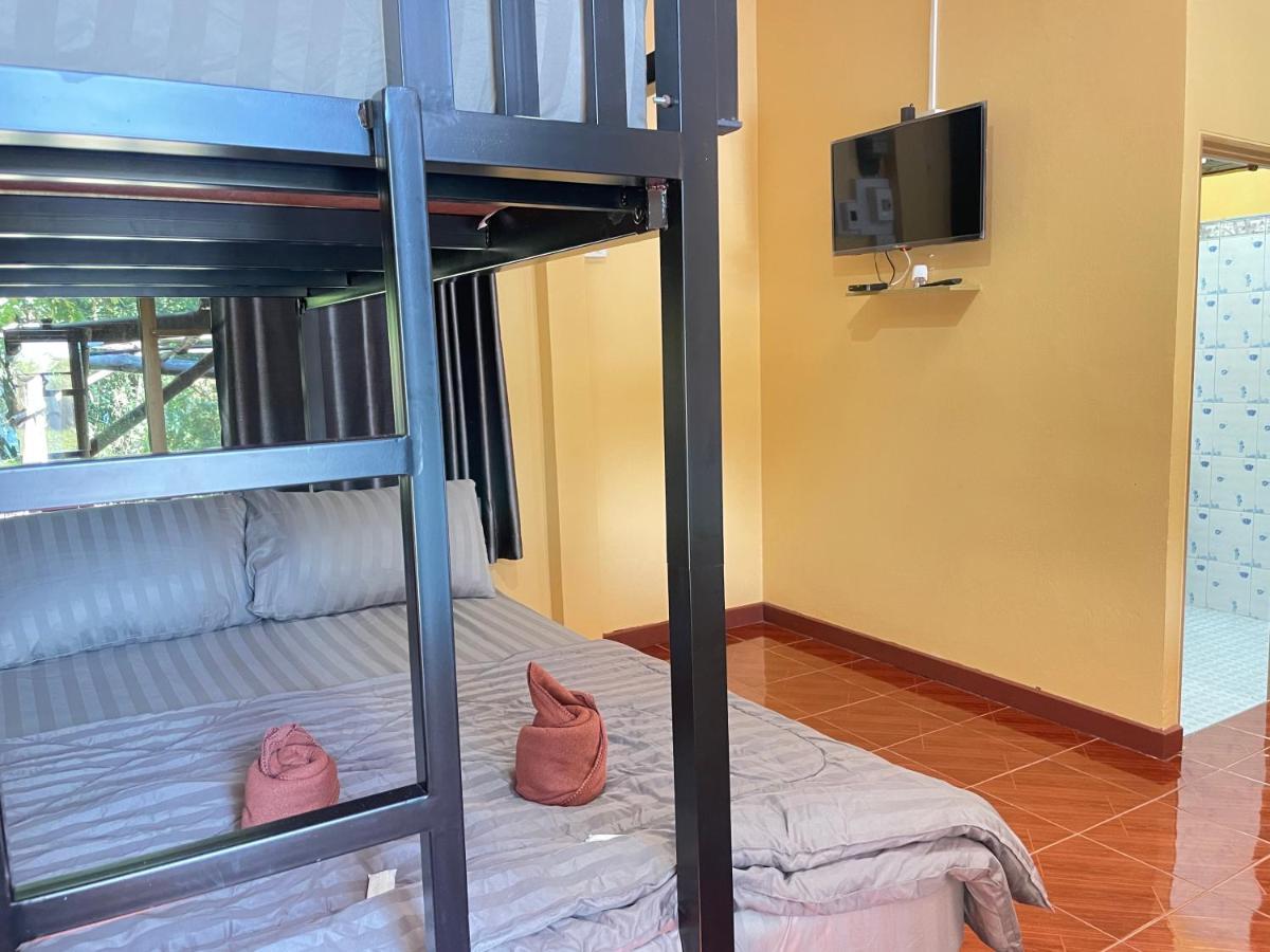 Rain Tree Cafe & Homestay Uthai Thani Exterior foto